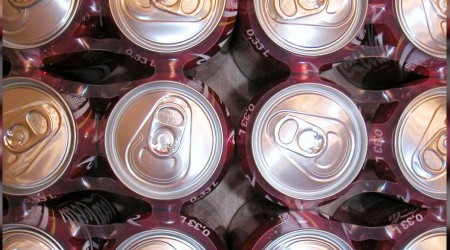 Coca Cola kutusundan fare çıktı