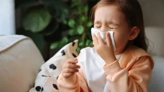 �ocuklarda koyu burun ak�nt�s�na dikkat