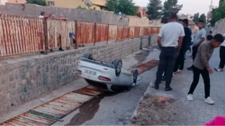 ocuklarn el frenini indirdii otomobil tahliye kanalna utu