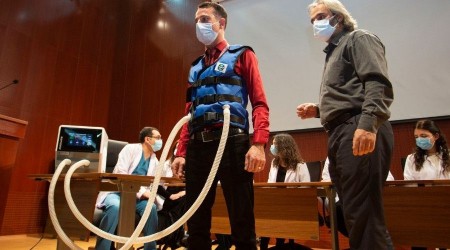 Covid-19 hastaları için Göğüs Duvarı Fizyoterapi cihazı