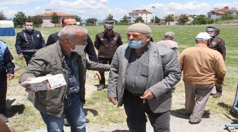 Cuma namazında yaşa takılanlar
