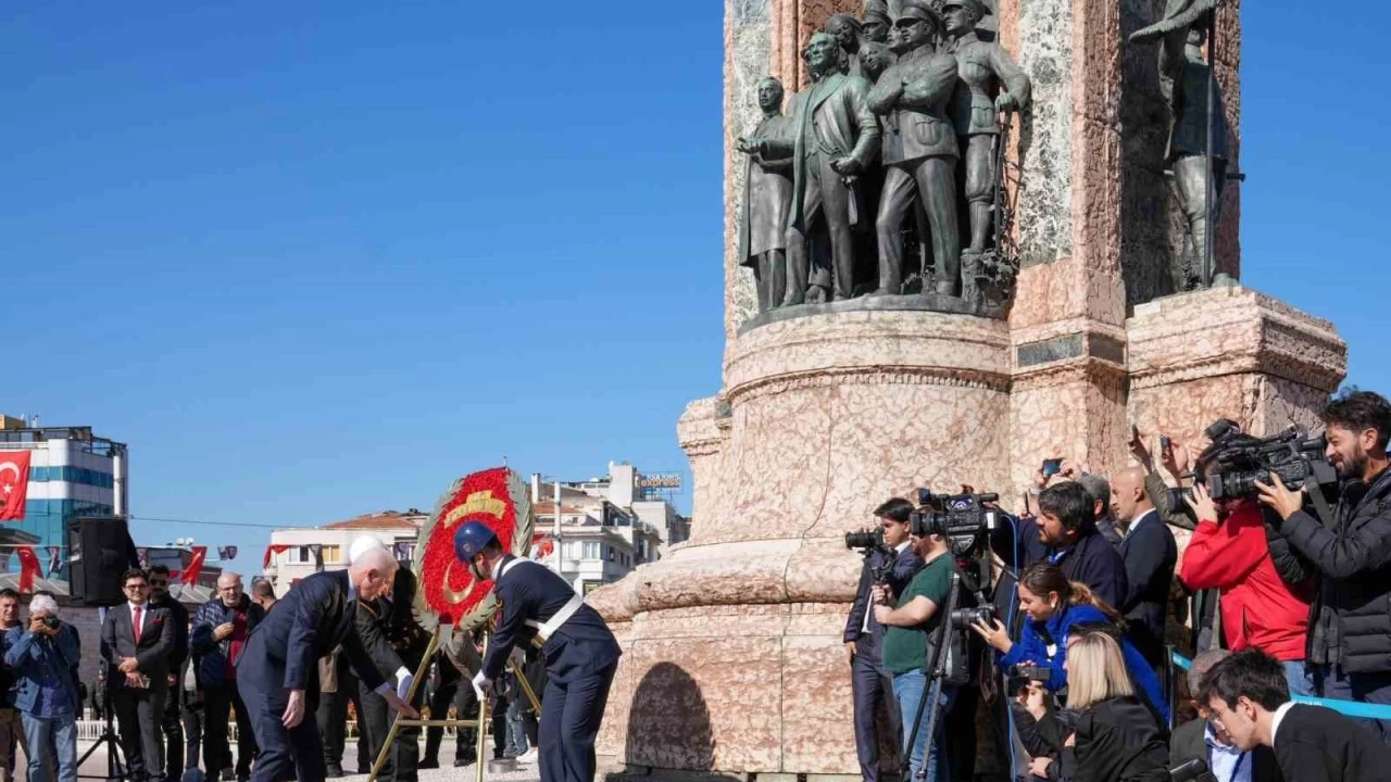 Cumhuriyet Bayram� �ncesi Taksim'de t�ren d�zenlendi
