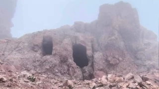 Dağcıların hedefi zirvedeki mağara