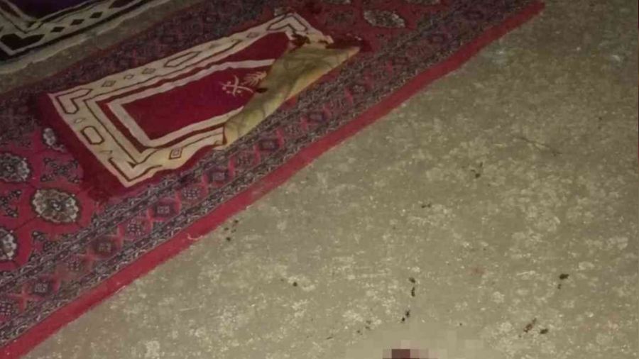 Damadını namaz kılarken silahla vurdu
