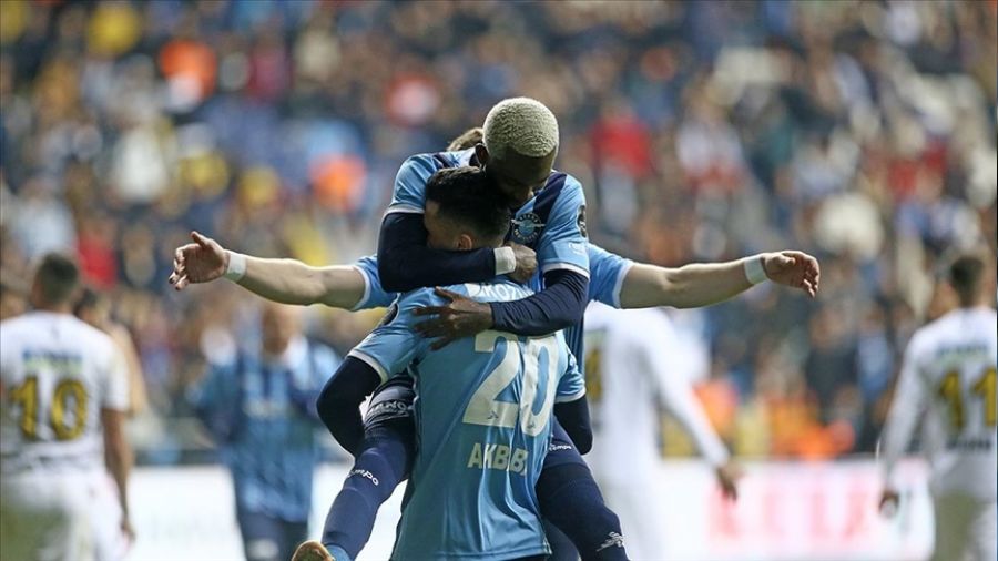 Demirspor Başakşehir'i yerinden etmek istiyor