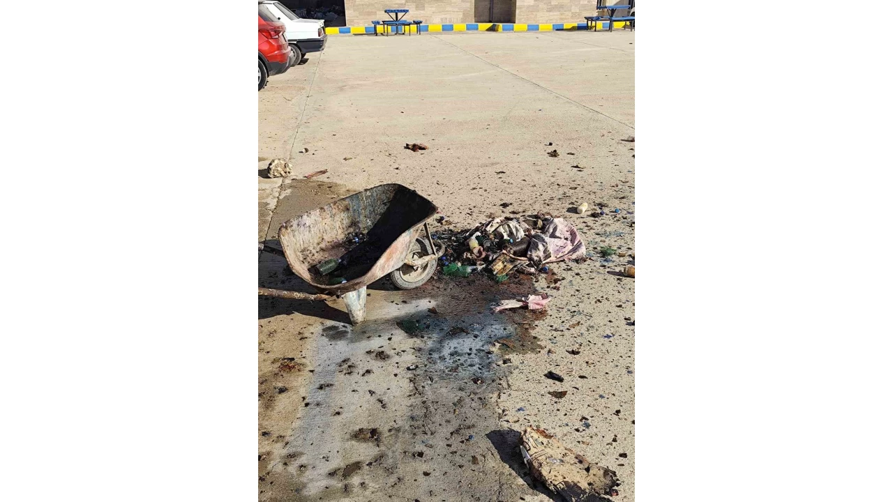 Deney t�pleri patlad�: 2 yaral�