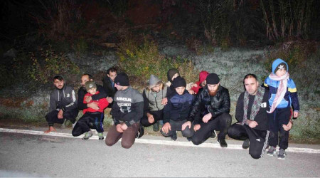 Denize atılan 6 göçmenden 4'ü karaya çıkmayı başardı