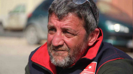 Depremde 27 akrabasını kaybetti
