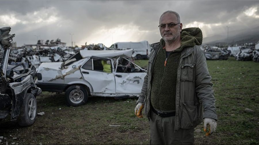 Depremde binlerce ara� hurdaya d�nd�