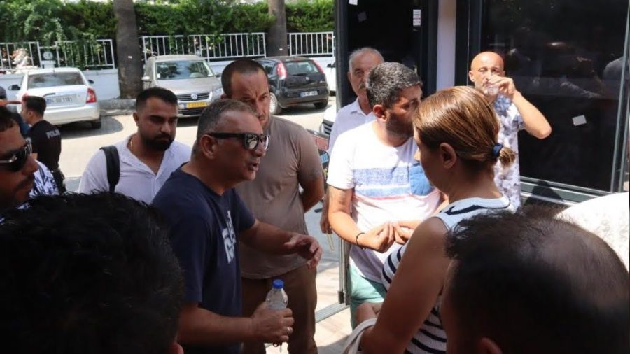 Depremden kurtuldular, Marmaris'te sokakta kaldılar