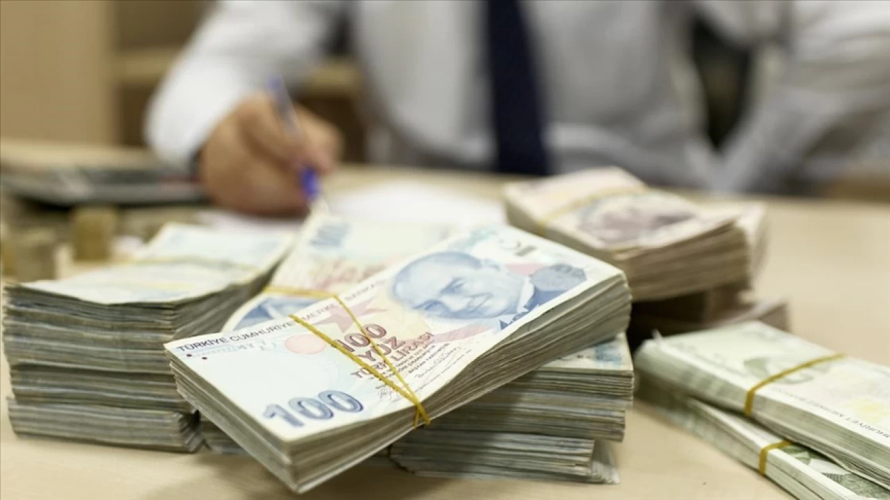 Devlet borçlanmaya doymuyor!