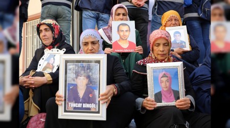 Diyarbakır annelerine destek sürüyor