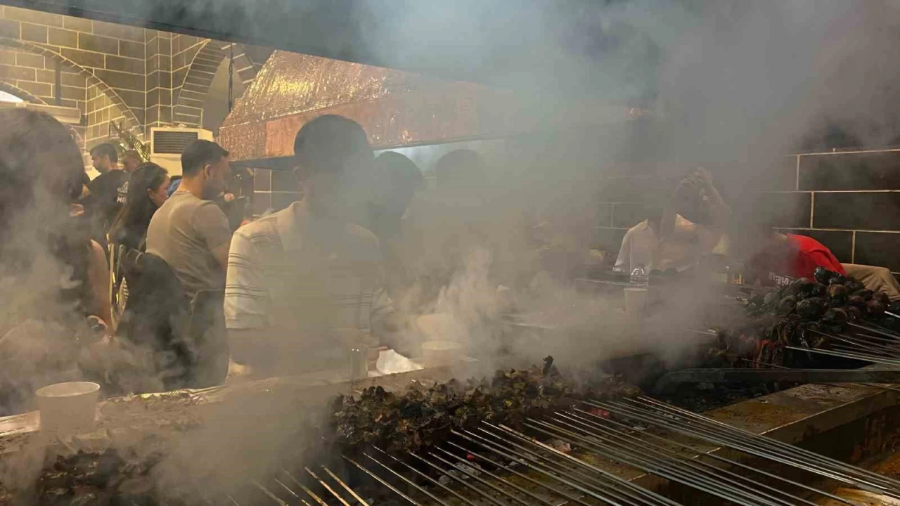 Diyarbakır'da bayramda 50 ton ciğer kebabı tüketildi