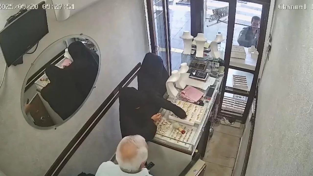 Diyarbakr'da kadnlar kuyumcudan 2,5 kilo altn ald