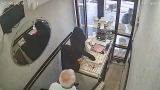 Diyarbakr'da kadnlar kuyumcudan 2,5 kilo altn ald