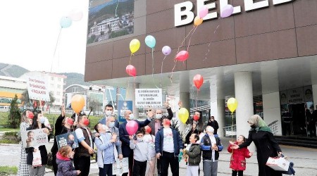 Down sendromlular için gökyüzüne renkli balonlar bırakıldı