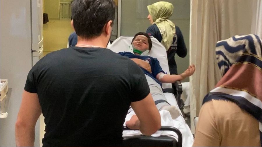 Düğün konvoyundaki aracın çarptığı çocuk yaralandı