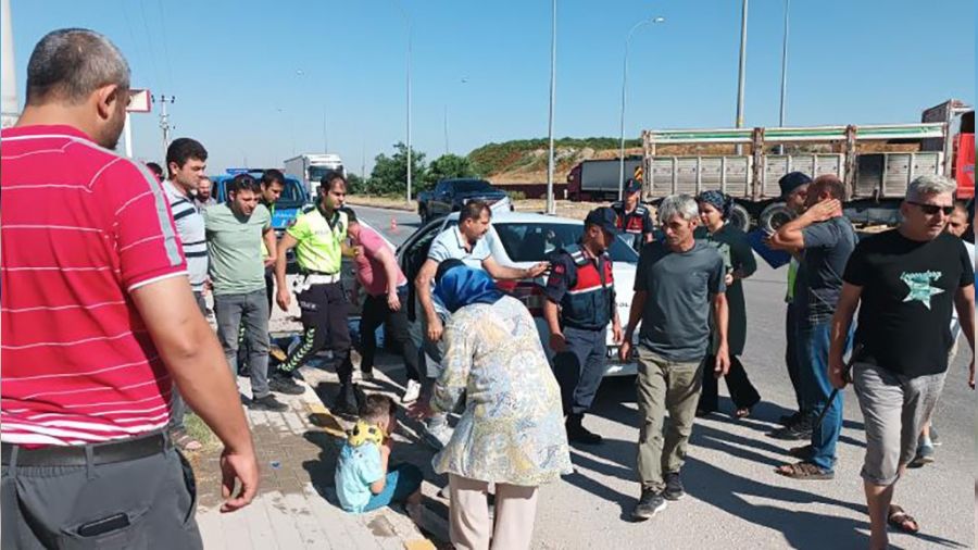 D���n yolunda aile faciay� ya�ad�: 1 �l�, 2 yaral�