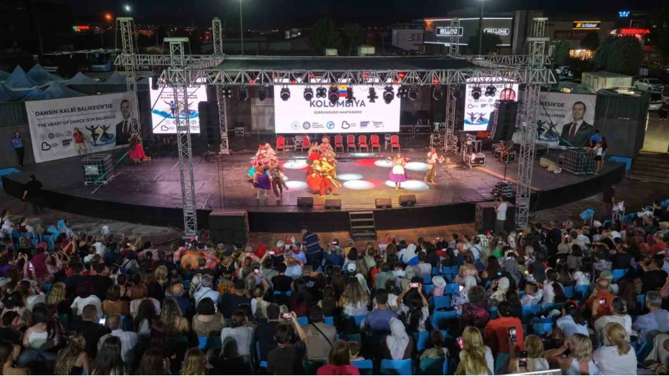 Dünya dansları Balıkesir sahnelendi
