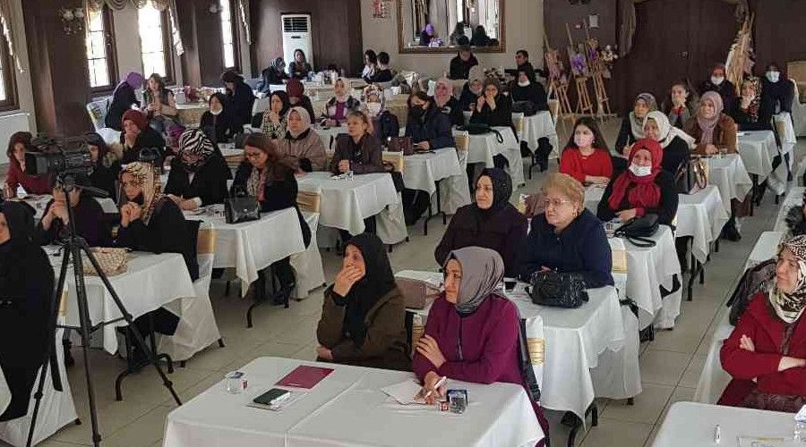 Dünyanın en pahalı baharatı 'Safran' bitkisi konusunda 65 kadına eğitim verildi