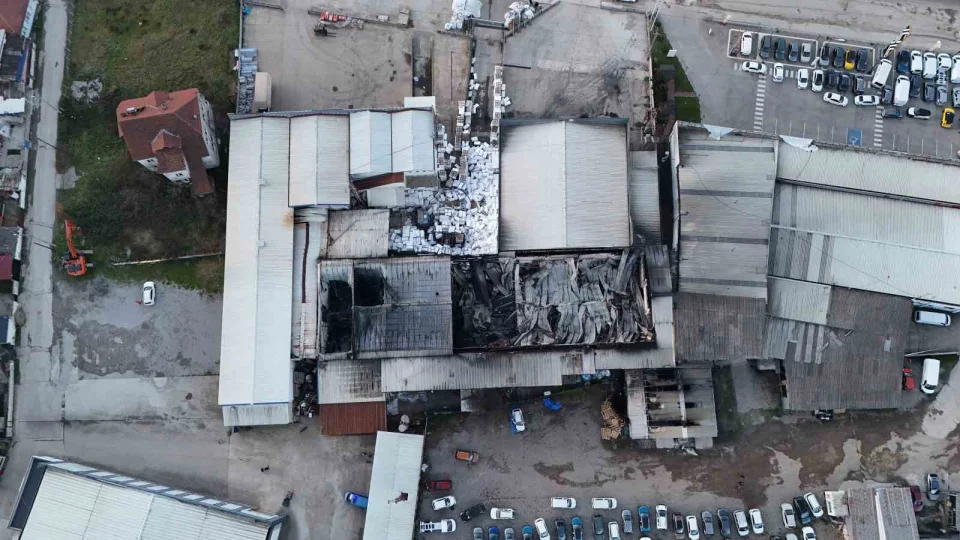 D�zce'de strafor fabrikas�nda hasar�n boyutu ortaya ��kt�