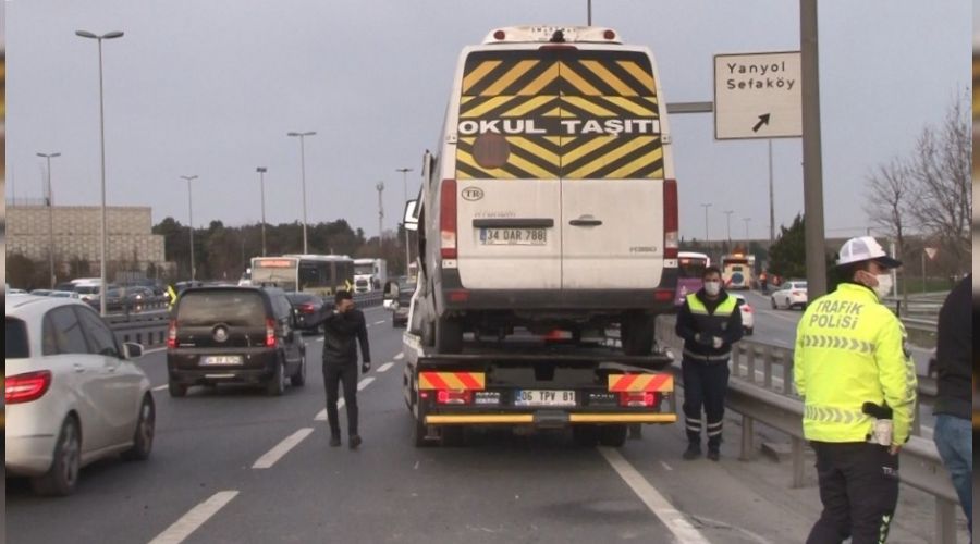 E5'i kilitleyen kaza: 2 yaralı