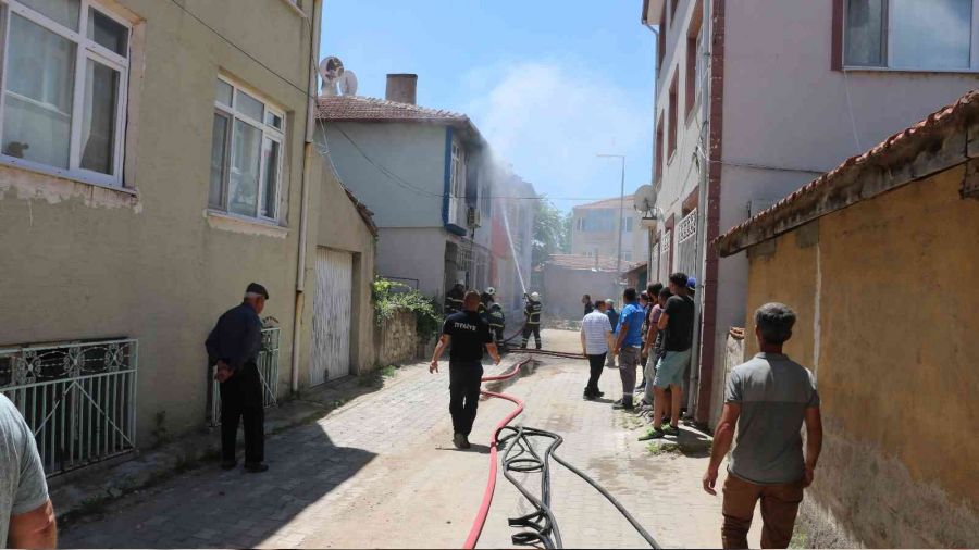 Edirne'de vahşet: Annesini ve evi benzin döküp yaktı