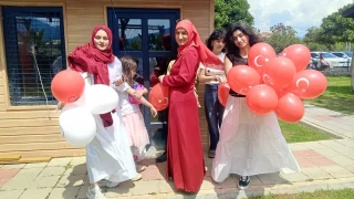 Ege�de 23 Nisan r�zgar�: BTP, Fethiye sokaklar�n� balonlarla donatt�