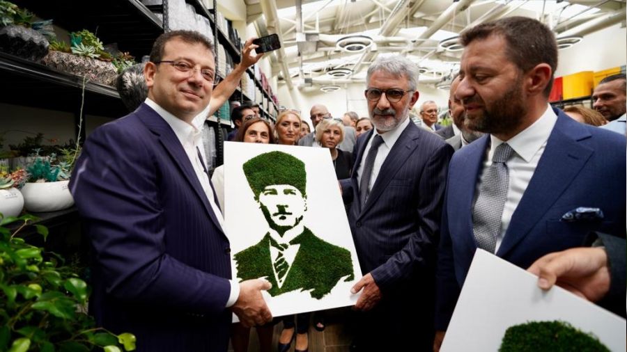 ‘Ekonomiyi iyi yönetmek, bina yapmakla, saray yapmakla olmaz’