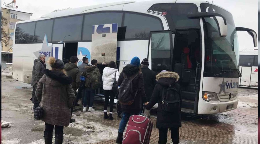 Elazığ'da vatandaşlar otogara akın etti