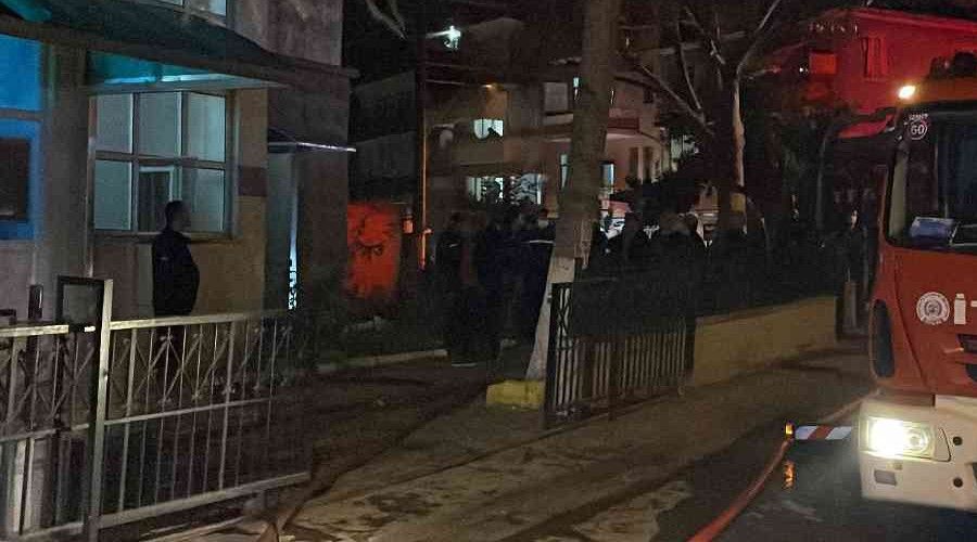 Elektrik sobas�ndan ��kan yang�n camiyi yakt�
