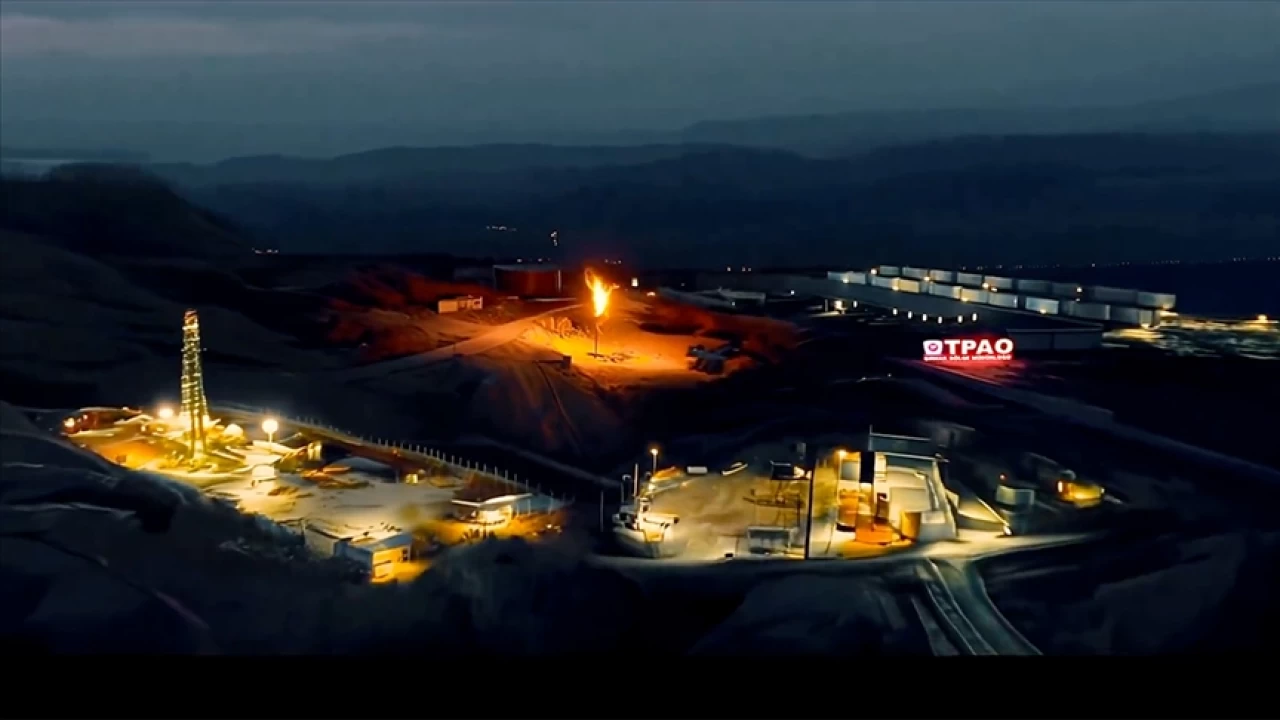  Enerji ve Tabii Kaynaklar Bakan� Alparslan Bayraktar, ��rnak Gabar'daki g�nl�k petrol �retiminin 78 bin varile ula�t���n� bildirdi