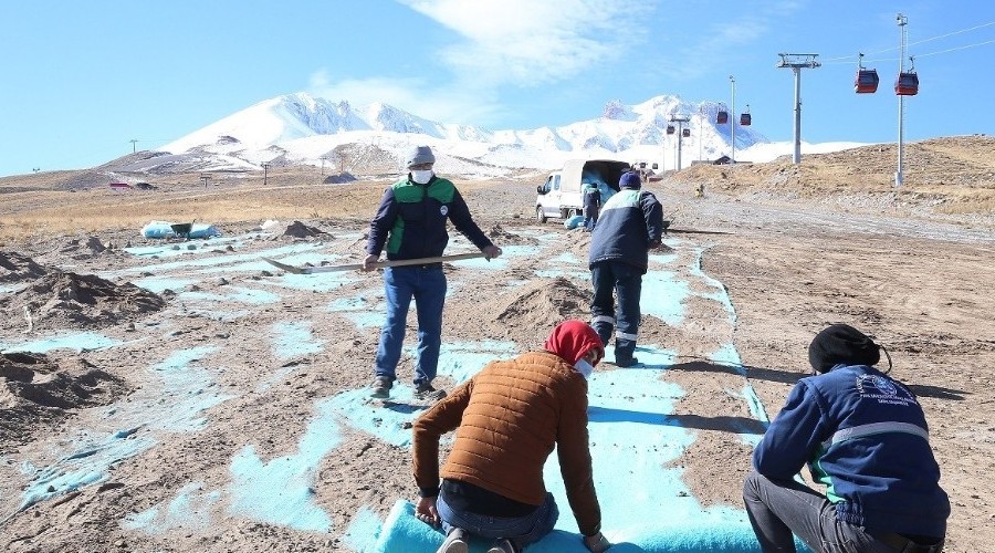 Erciyes'e biyotekstil tohum halısı serildi