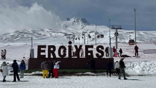 Erciyes'e kar yağdı, sezon uzadı