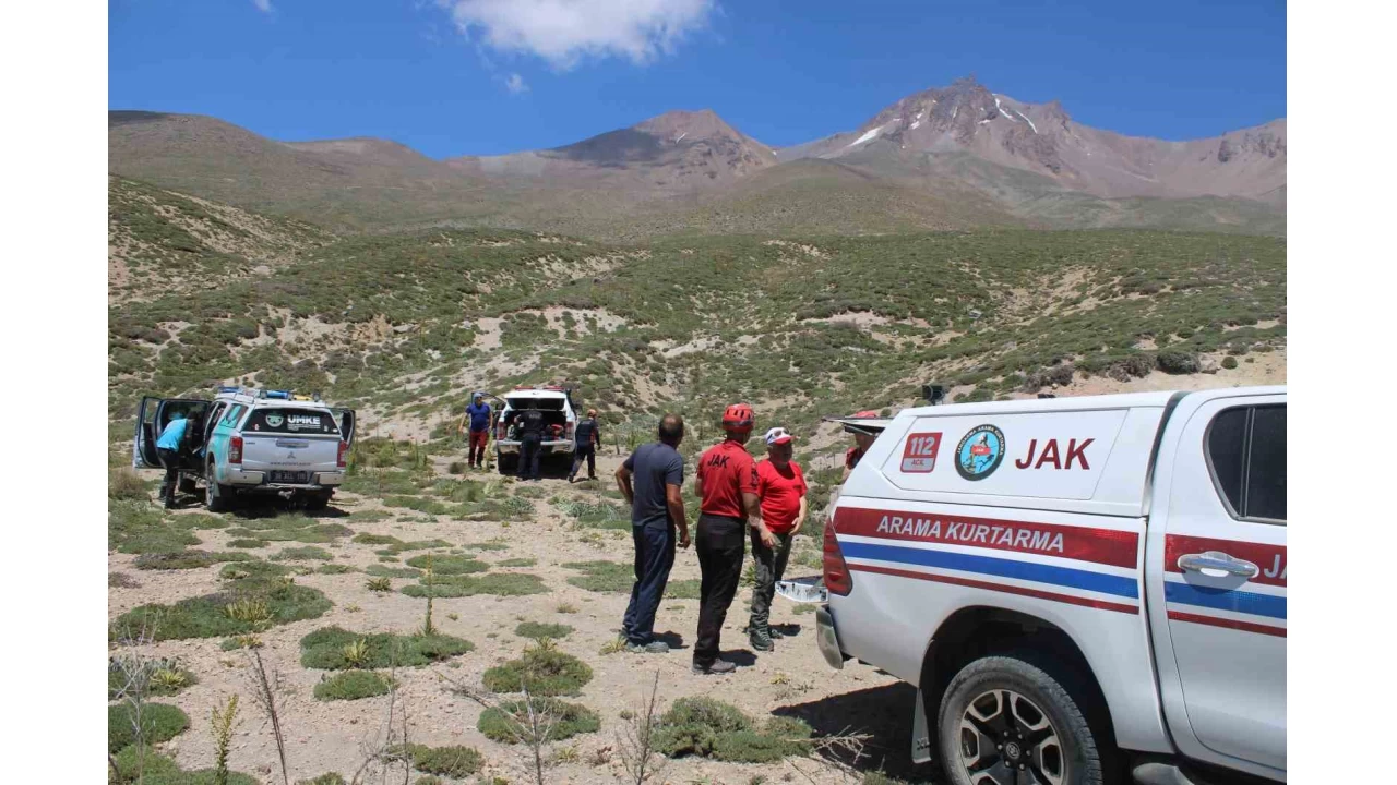 Erciyes'te yaralanan 2 dağcı mahsur kaldı