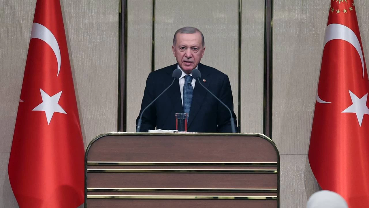 Erdo�an, CHP'nin de aralar�nda oldu�u Taksim �a�r�s� yapanlar� 'marjinal' ilan etti