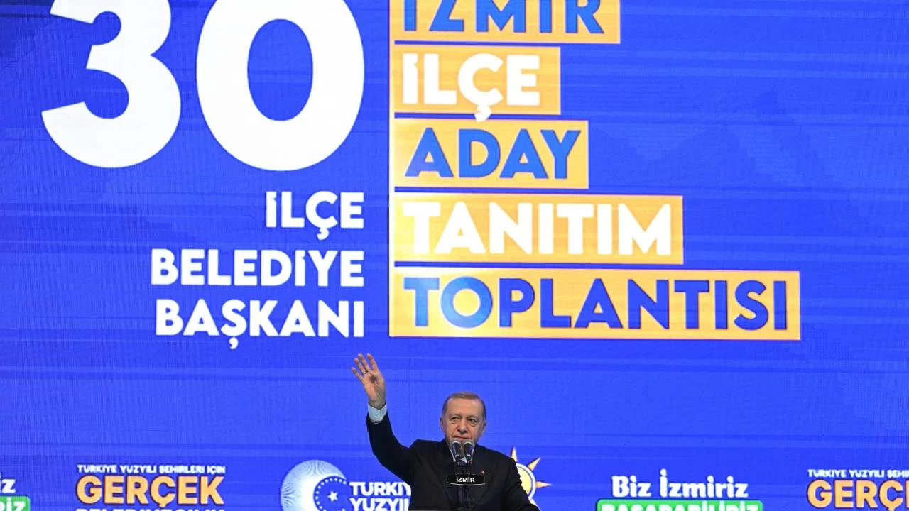 Erdo�an, �zmir adaylar�n� tan�tt�: T�m rezilliklerini Atat�rk'�n sil�eti alt�nda gizleyeceklerini sananlar, 31 Mart'ta hak ettikleri dersi alacaklar