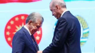 Erdoğan'dan Özbekistan Cumhurbaşkanı Mirziyoyev'e Devlet Nişanı
