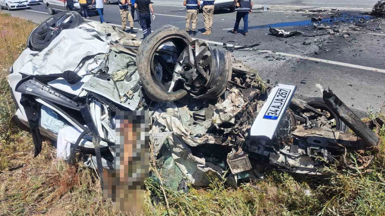 Erzincan'da trafik facias�: 3 �l�, 4 yaral�