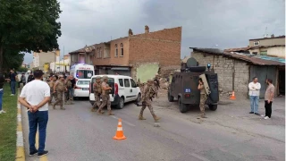 Erzurum'da iki aile arasında silahla çatışma: 1'i polis 12 yaralı