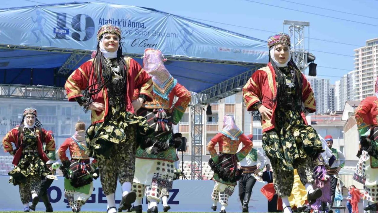 Esenyurt'ta 19 May�s co�kusu