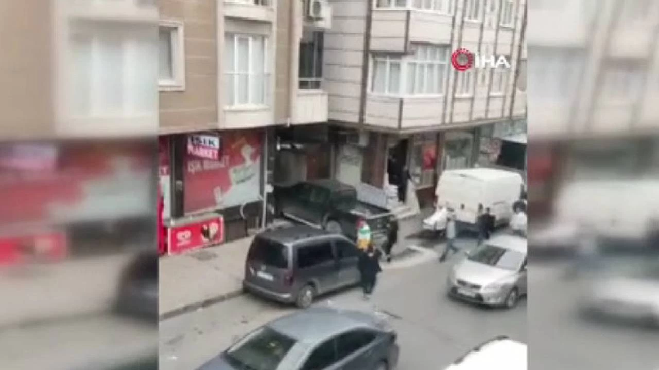 Esenyurt'ta kad�na �iddete "u�an tekmeli" m�dahale