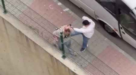 Eski eşini sokak ortasında dövüp saçlarını kesti