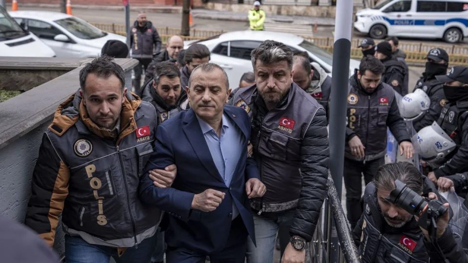 Eski Tunceli Valisi Tuncay Sonel tutuklama talebiyle hakimli�e sevk edildi