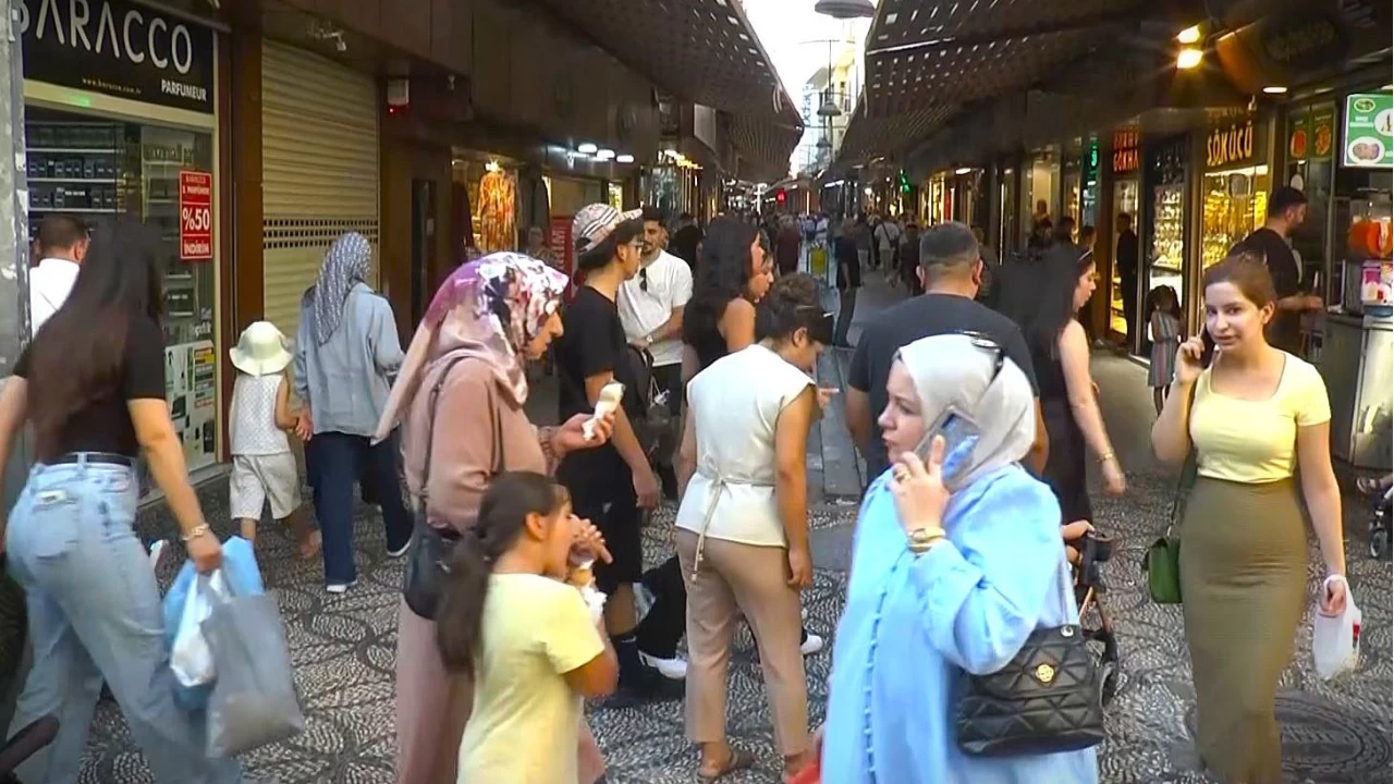 Esnafn drt gzle bekledii gurbetiler gelmeye balad