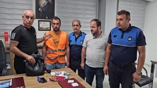 Ev almak iin biriktirdii altn ve paray parkta unuttu