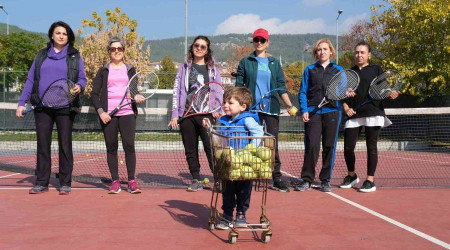 Ev hanımlarına ücretsiz tenis kursu