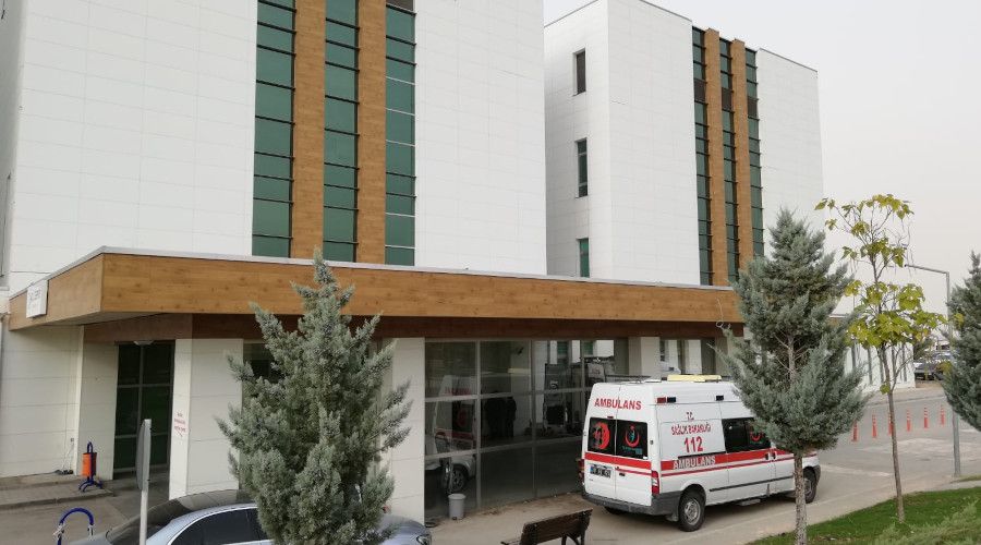 Evlerinde yaral� halde bulunan kar�-koca hastanede tedavi alt�na al�nd�