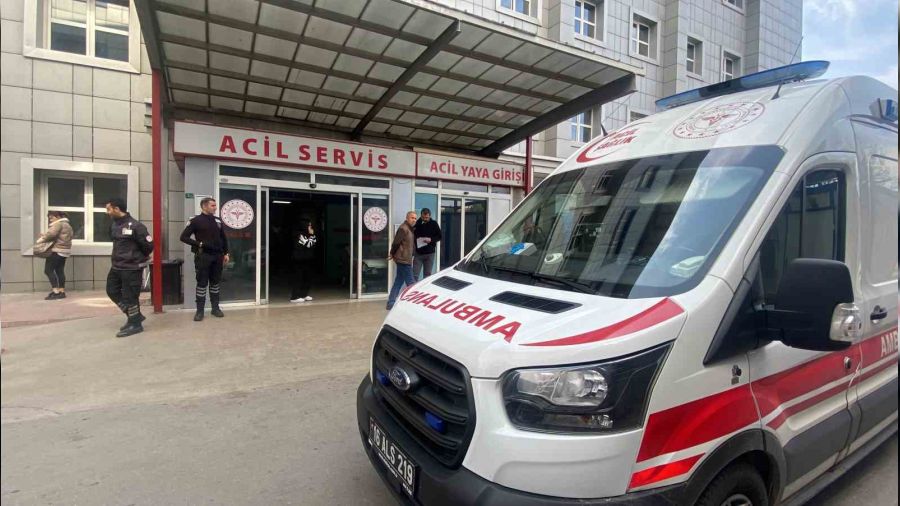 Evsiz şahıs hastanede kendini yaktı