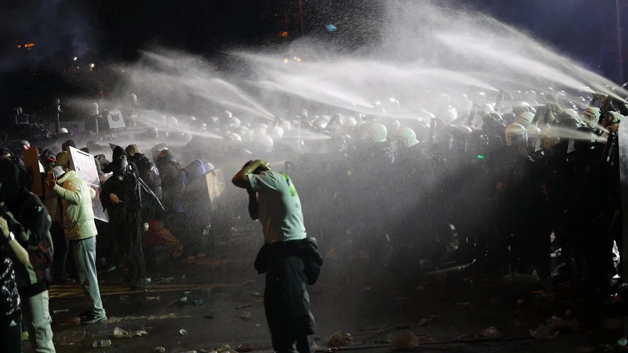 Eylemlerde 1418 ��pheli g�zalt�na al�nd�